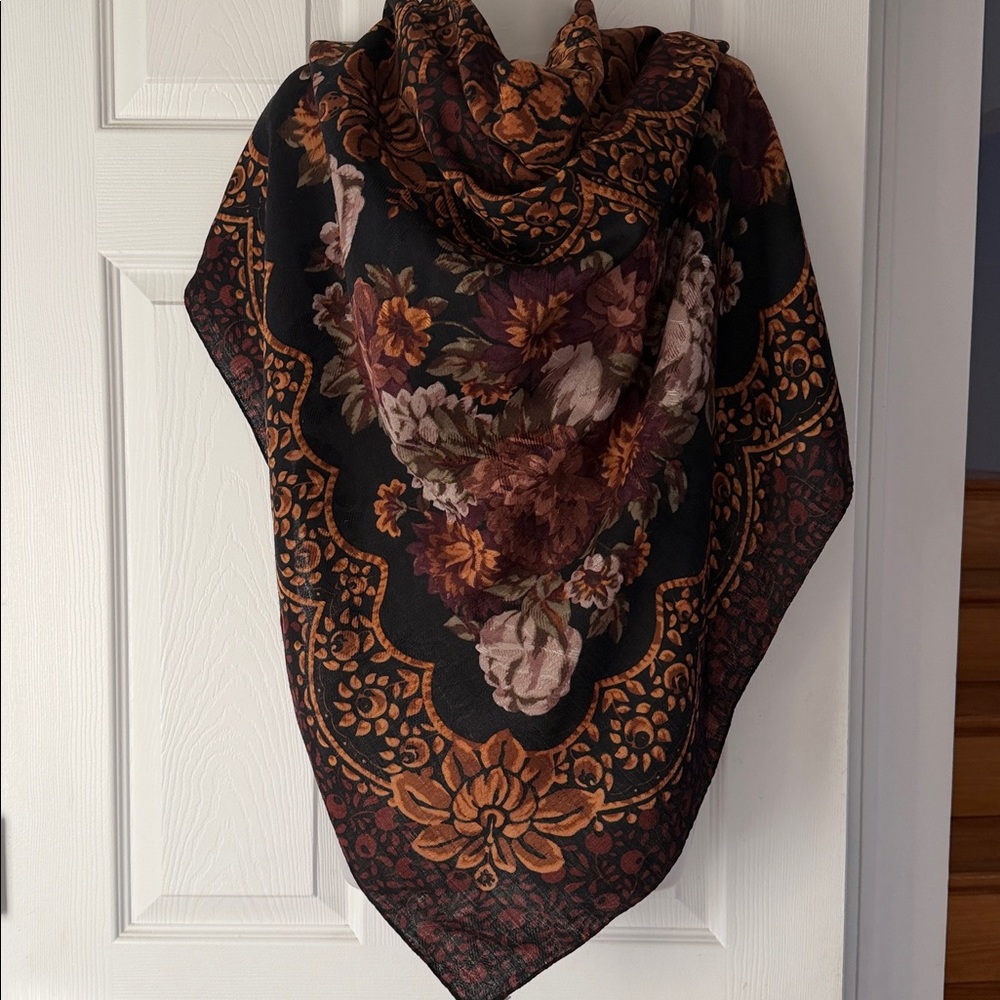 Saldarini Floral Patterned Large Square Shawl Lama, Wool EC